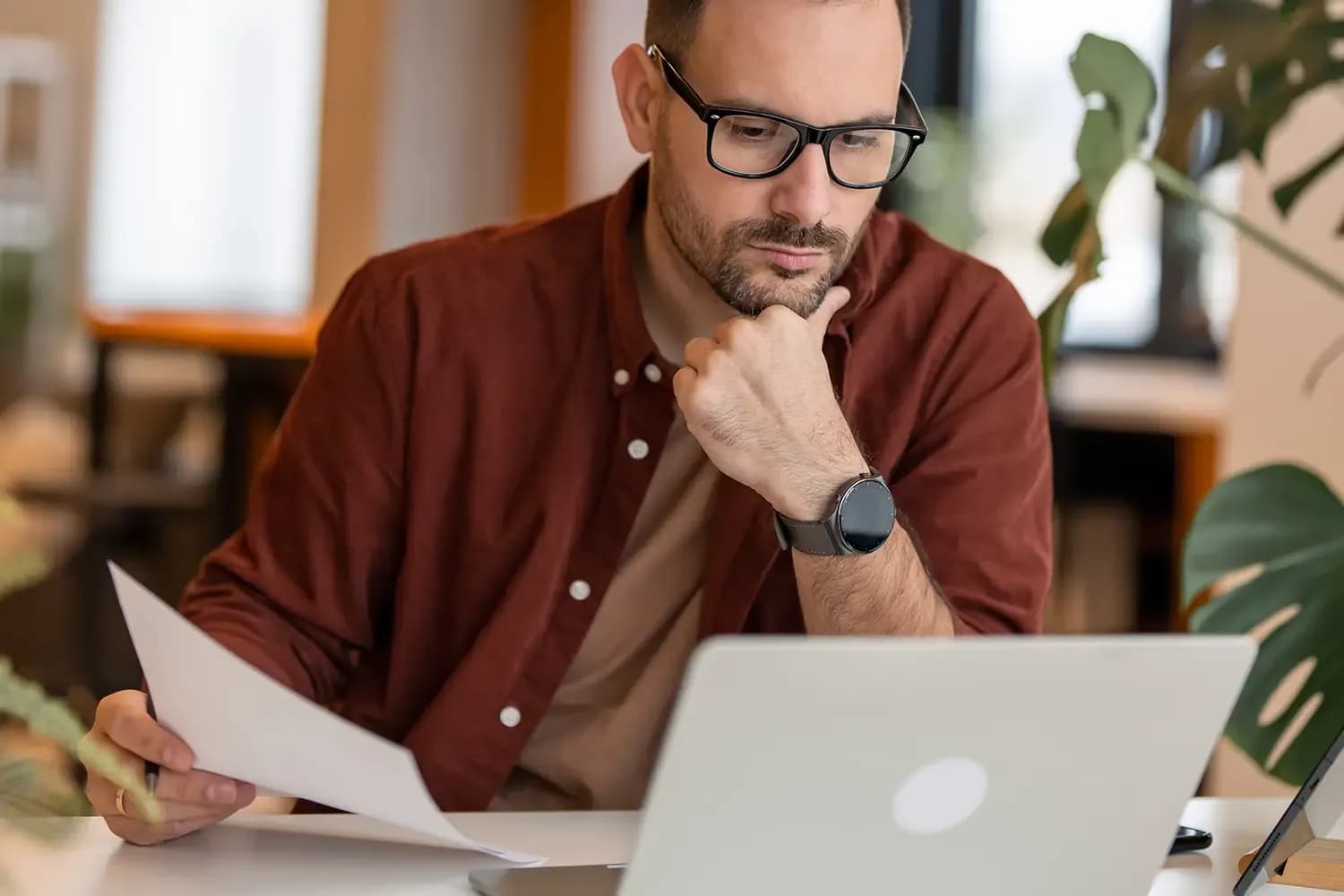 Man reporting on laptop